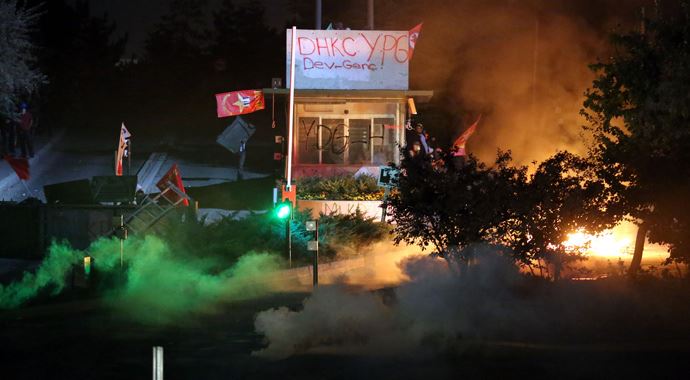 ODTÜ'deki izinsiz gösteriye polis müdahalesi ODTÜ'deki izinsiz gösteriye polis müdahalesi