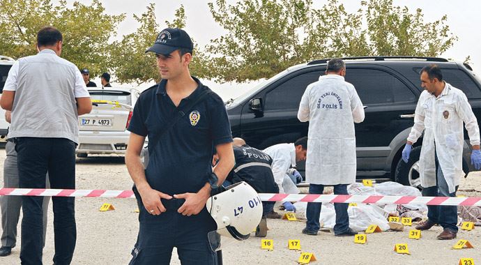 Cezaevi kapısında maskeli katliam 