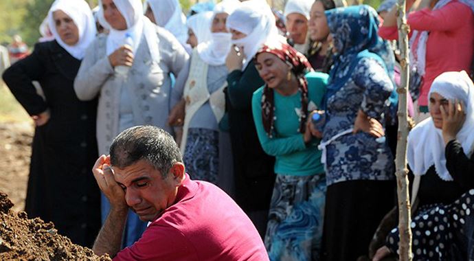 Gözyaşları içinde toprağa verildiler