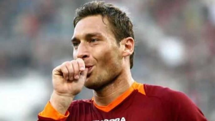 Roma, efsane kaptanı Totti ile sözleşme uzattı Roma, efsane kaptanı Totti ile sözleşme uzattı