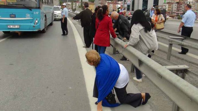 CHP&#039;li vekiller yolu şaşırdı, ortalık karıştı