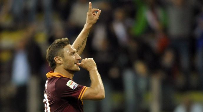 Francesco Totti sözleşmesini uzattı Francesco Totti sözleşmesini uzattı