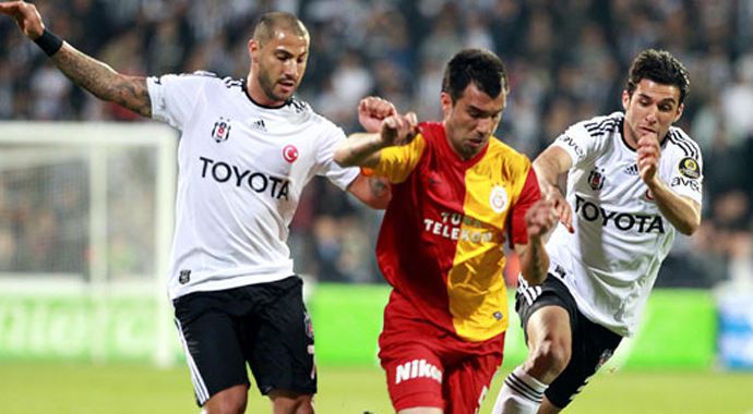 Galatasaray Beşiktaş'ın önüne çıkıyor