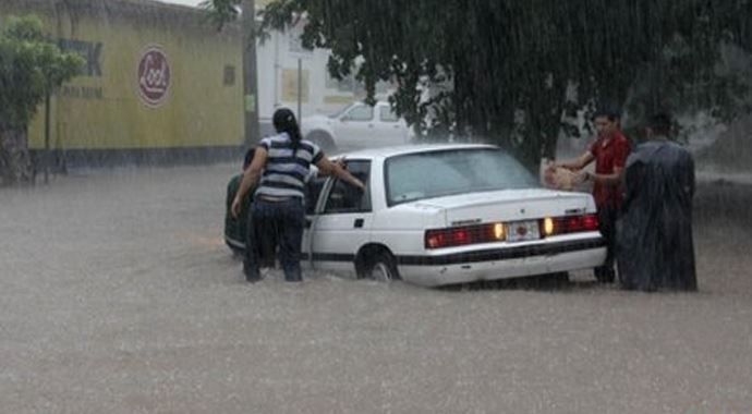 Meksika fırtınaları can kaybı artıyor