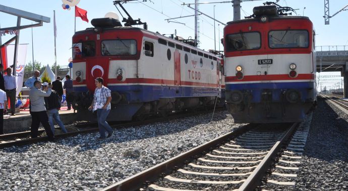 Avrupa'ya ilk elektrikli tren uğurlandı Avrupa'ya ilk elektrikli tren uğurlandı