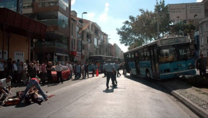Yaşlı kadını ezip, otobüsten kaçtı