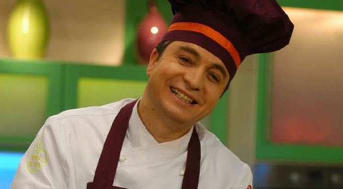 Ünlü Aşçı Oktay Usta Mut'ta ilgiyle karşılandı Ünlü Aşçı Oktay Usta Mut'ta ilgiyle karşılandı
