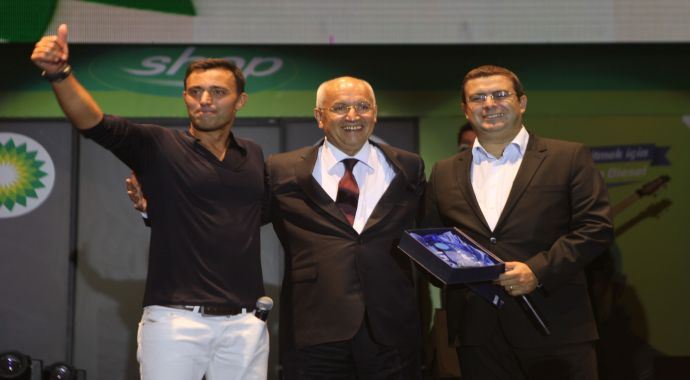Mustafa Sandal Ankara'da hayranlarıyla buluştu Mustafa Sandal Ankara'da hayranlarıyla buluştu