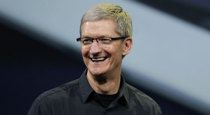 Tim Cook Twitter'da takipçilerini bekliyor Tim Cook Twitter'da takipçilerini bekliyor