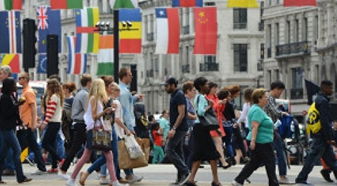Hollanda&#039;da halk sokaklara indi 