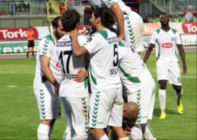 Konyaspor Gençlerbirliği'ni 10 kişiyle devirdi Konyaspor Gençlerbirliği'ni 10 kişiyle devirdi