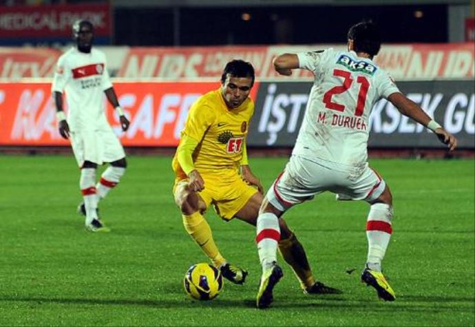 20 yaşındaki Aytaç Eskişehirspor'u ipten aldı 20 yaşındaki Aytaç Eskişehirspor'u ipten aldı