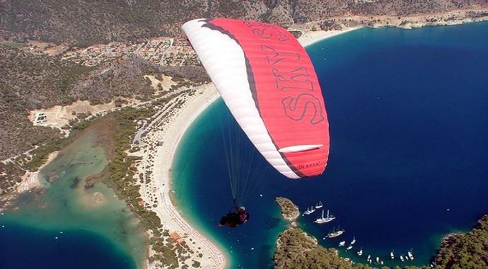 Ölü denizde yamaç paraşütü denemesi faciayla sonuçlandı