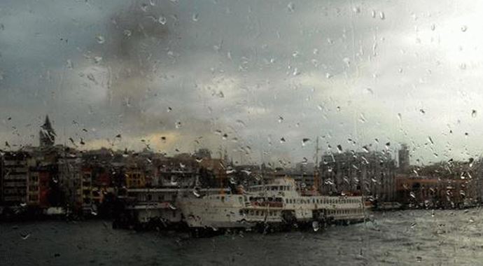 İstanbul'da etkili olan sağanak kazalara neden oldu