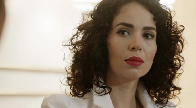 Ünlü oyuncu Esra Ronabar kaza geçirdi Ünlü oyuncu Esra Ronabar kaza geçirdi