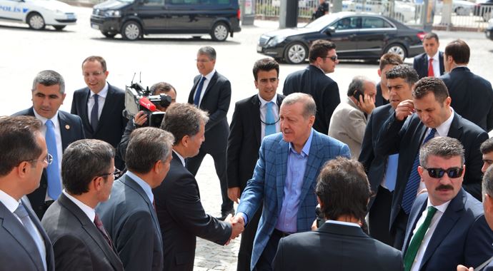 Başbakan Erdoğan Malatya Belediyesi'ni ziyaret etti Başbakan Erdoğan Malatya Belediyesi'ni ziyaret etti