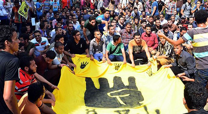 Mısır'da öğrencilerin gösterileri sürüyor Mısır'da öğrencilerin gösterileri sürüyor