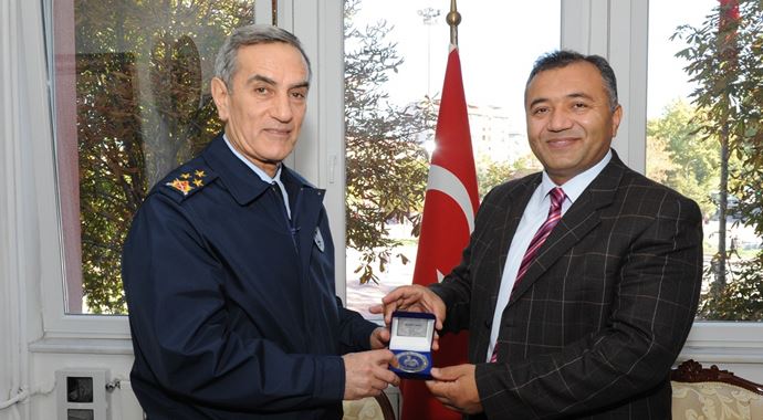 Suriye helikopterini düşüren personele ödül Suriye helikopterini düşüren personele ödül
