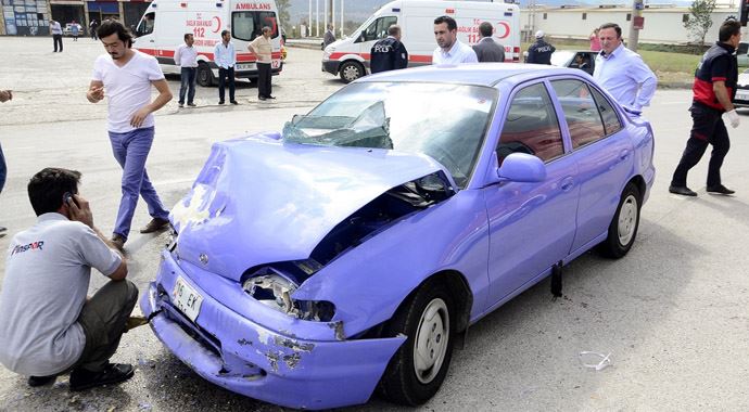 Kartepe'de trafik kazası, 12 yaralı Kartepe'de trafik kazası, 12 yaralı