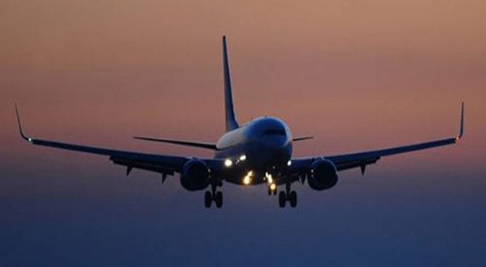 ABD&#039;de uçak, karayoluna iniş yaptı
