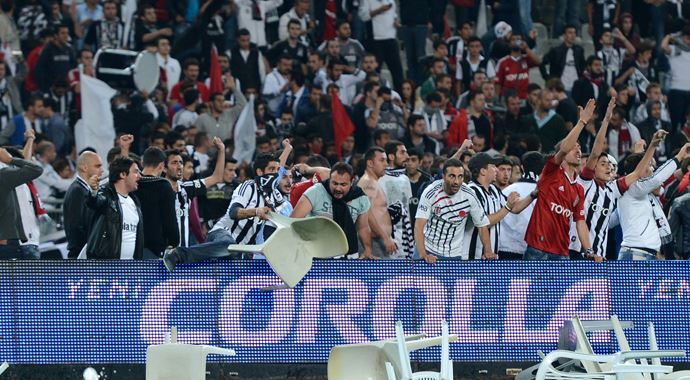 Aydınus, Bilic'i tribüne gönderdi Aydınus, Bilic'i tribüne gönderdi