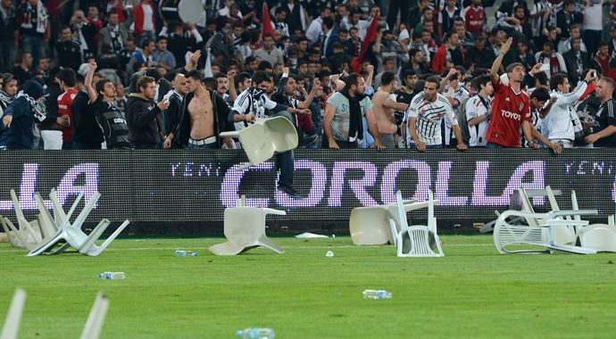 Derbinin bilançosu, 3 gol, 67 gözaltı Derbinin bilançosu, 3 gol, 67 gözaltı