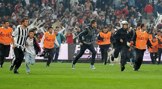 Gözaltına alınan taraftarlar serbest bırakıldı Gözaltına alınan taraftarlar serbest bırakıldı