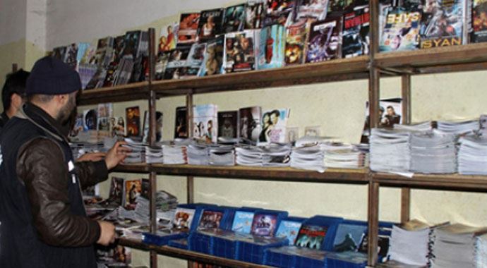 İstanbul'da korsan CD operasyonu, 20 bin CD ele geçirildi İstanbul'da korsan CD operasyonu, 20 bin CD ele geçirildi