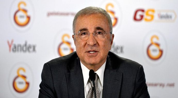 Ünal Aysal'dan Galatasaraylı oyunculara teşekkür Ünal Aysal'dan Galatasaraylı oyunculara teşekkür