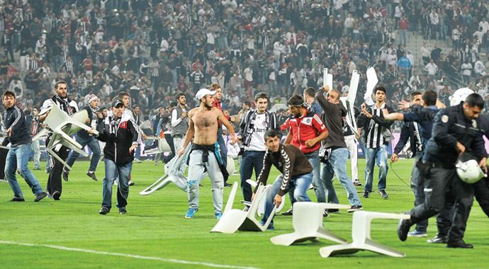 67 kişiye ceza, 1 yıl maçlardan men edildi 67 kişiye ceza, 1 yıl maçlardan men edildi