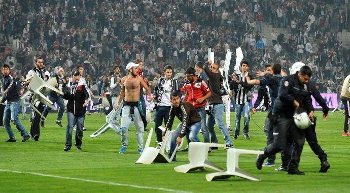 Olaylı derbide gözaltına alınan 67 kişiye 1 yıl men