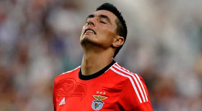 Cardozo, Fenerbahçe'ye mesaj yolladı Cardozo, Fenerbahçe'ye mesaj yolladı