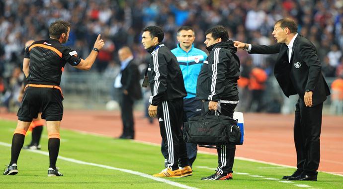 Slaven Bilic, Burak Yılmaz'a takılmış