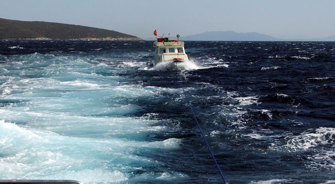 Bodrum'da arıza yapan tekne kurtarıldı