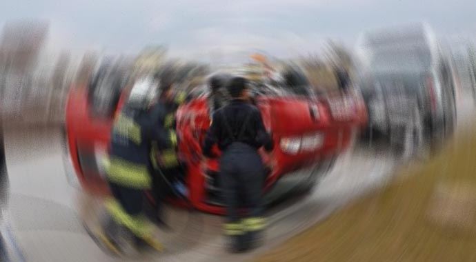Halk otobüsü öğrenci servisiyle çarpıştı, 10 yaralı