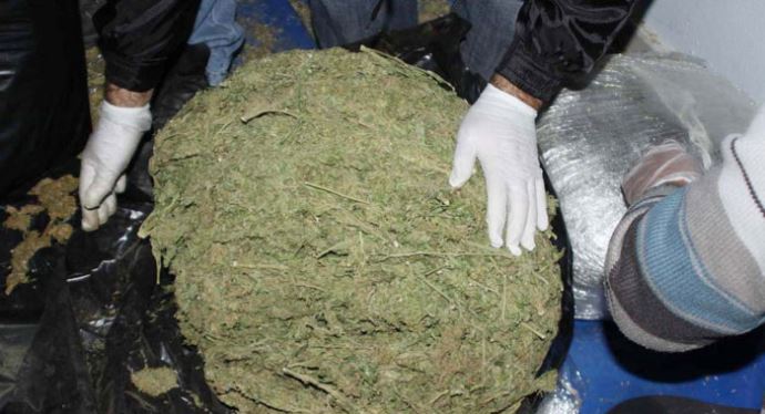 Sivas'ta 342 kg kubar esrar ele geçirildi Sivas'ta 342 kg kubar esrar ele geçirildi