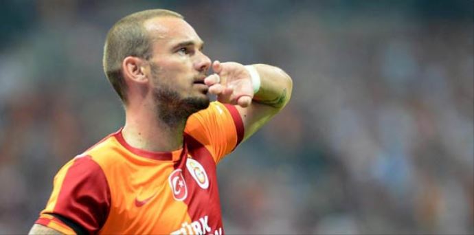 Galatasaray'ın efsane kaptanı, 'Sneijder takımı bozuyor' Galatasaray'ın efsane kaptanı, 'Sneijder takımı bozuyor'