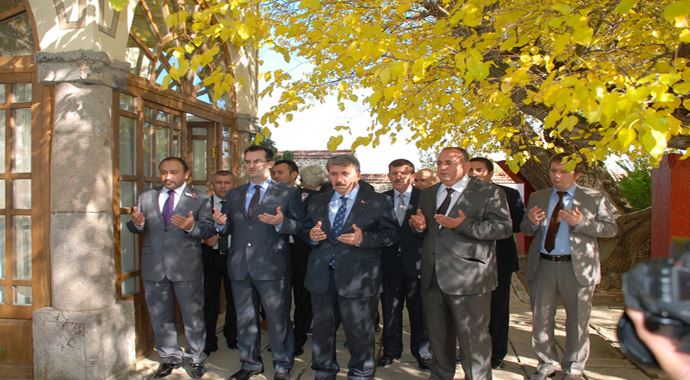 Mustafa Destici, Türk azınlık temsilcileriyle bir araya geldi. Mustafa Destici, Türk azınlık temsilcileriyle bir araya geldi.