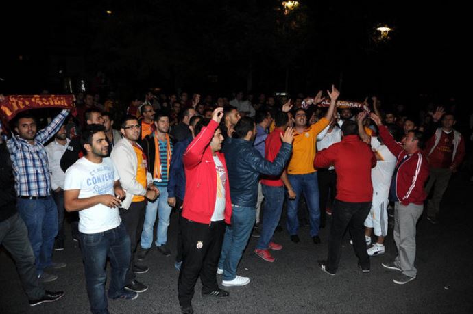 Fatih Terim gözyaşlarına boğuldu Fatih Terim gözyaşlarına boğuldu
