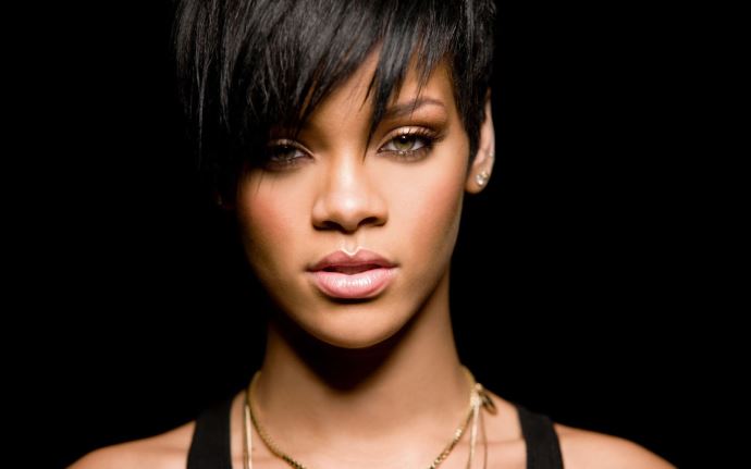 Rihanna, bu kez seyircilerini çok üzdü Rihanna, bu kez seyircilerini çok üzdü
