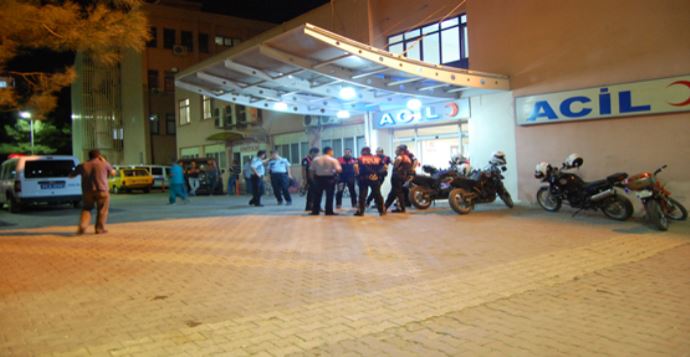 Kaza sonrası bıçaklı sopalı kavga ettiler, 3 yaralı