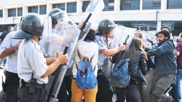 Uludağ Üniversitesi'nde büyük gerginlik Uludağ Üniversitesi'nde büyük gerginlik