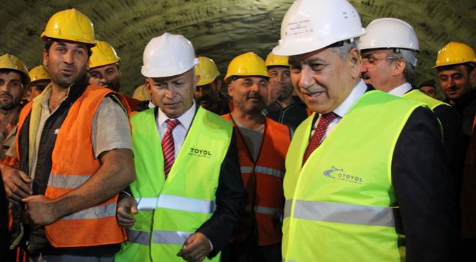 Arınç tünele indi