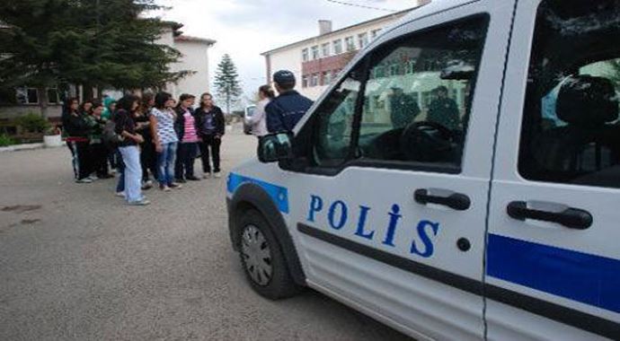 Her okulda bir polis olacak