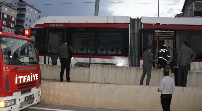 Samsun&#039;da tramvayda çıkan yangın paniğe sebeb oldu