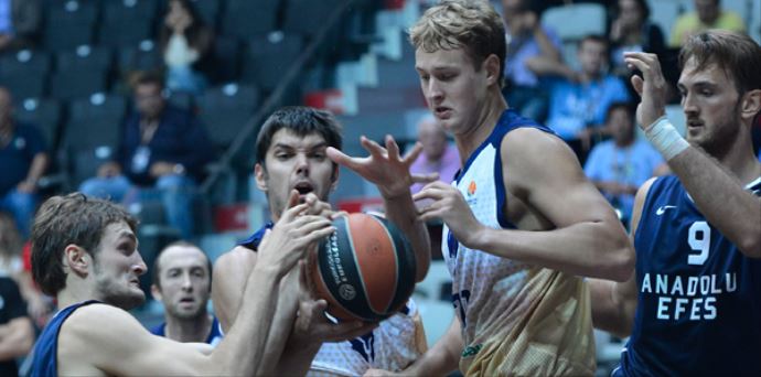 Anadolu Efes Budivelnik Kiev&#039;e fark attı