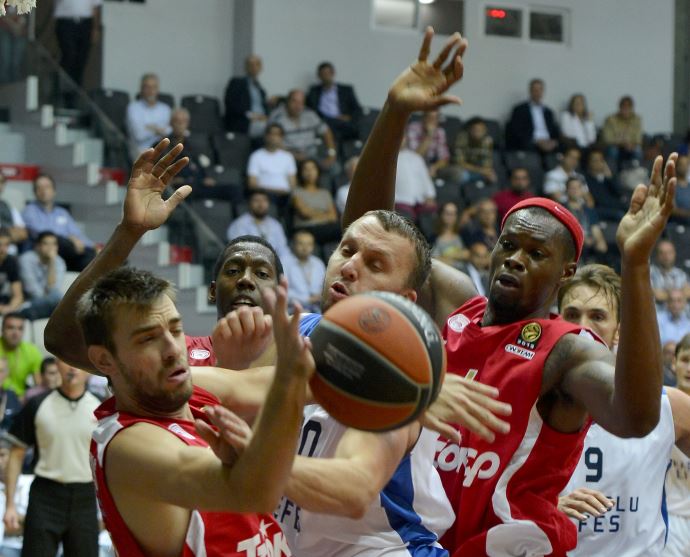 Anadolu Efes, Olympiakos'ı geçemedi