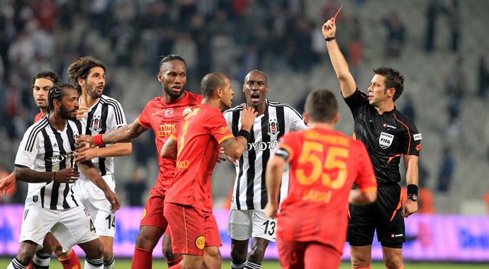 Beşiktaş&#039;a 4, Bilic&#039; 3, Melo&#039;ya 2 maç ceza