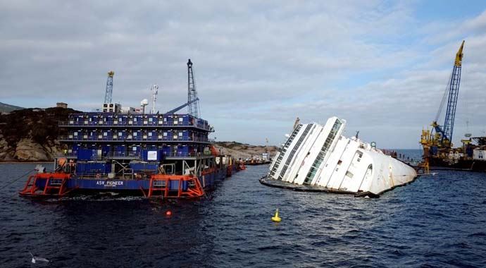 Costa Concordia'dan yeni cesetler çıktı Costa Concordia'dan yeni cesetler çıktı