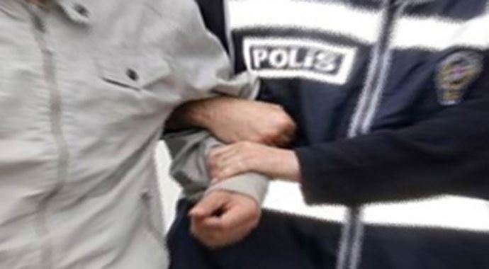 Derbi maçında sahaya giren taraftarlara şafak operasyonu Derbi maçında sahaya giren taraftarlara şafak operasyonu